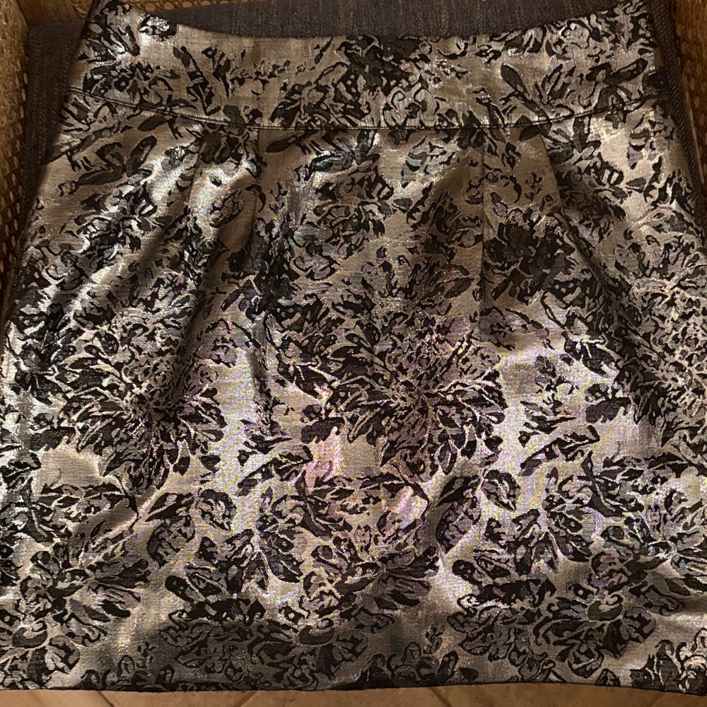 Urban Outfitters Black and Silver Floral‎ Skirt size small/8